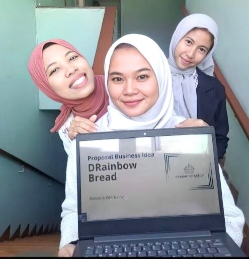 Tim Mahasiswa Bisnis Digital Politeknik PGRI Baten Raih Juara National Business Competition (Idea and Implementation)